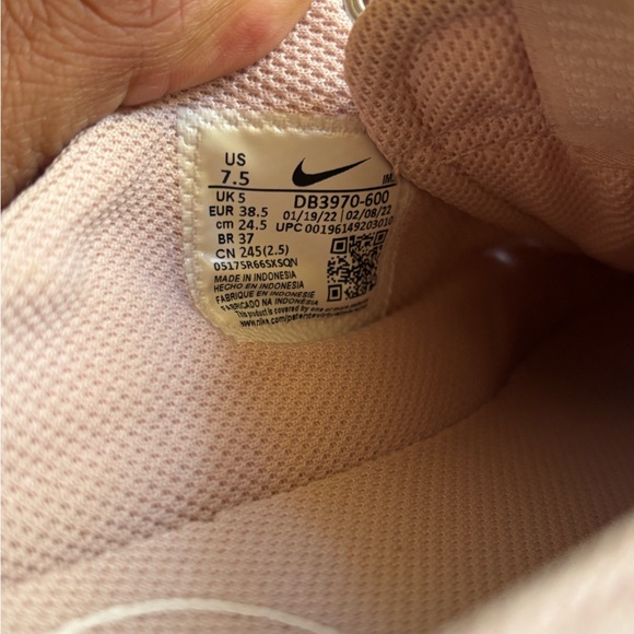 Women’s slip-on Nike shoes. - Picture 7 of 7
